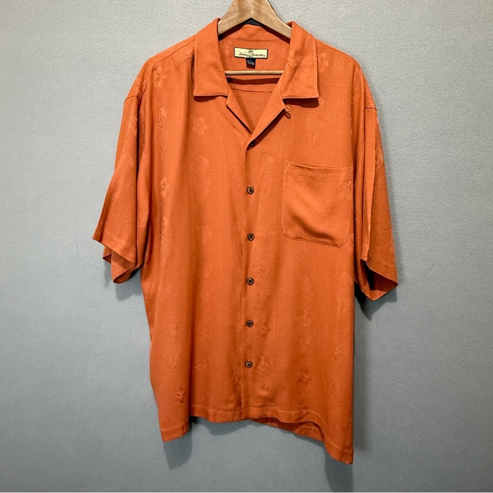 Tommy Bahama Men’s XL 100% Silk Hawaiian Shirt Hula Girl Embossed Orange Floral